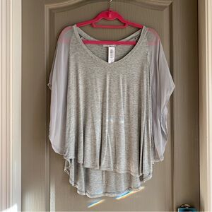 Aritzia Red Haute Grey Chiffon Sleeve Top Size M – Sheer Sleeve Layered Tee